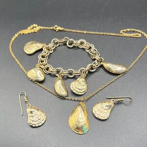 Vintage Gold Shell Necklace Set